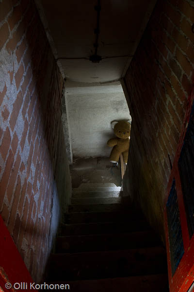 abandoned-teddy-bear-2012-6753-size-3264-x-4896