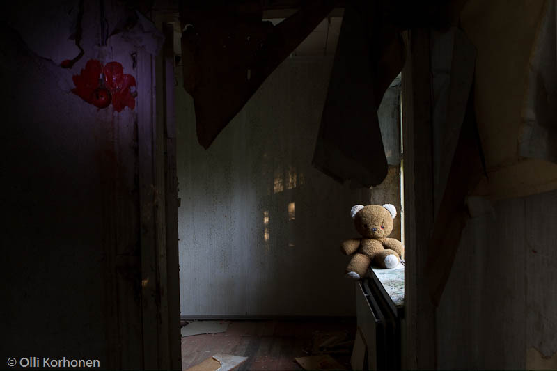 abandoned-teddy-bear-2012-6767-size-4896-x-3264