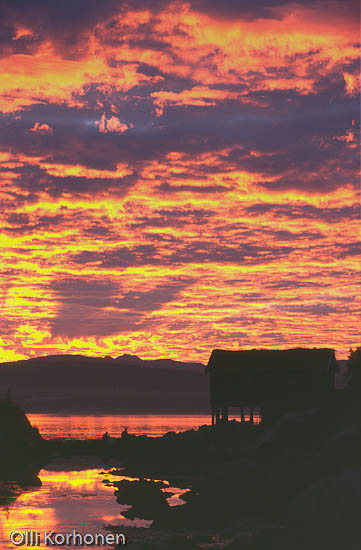 Kuva: Eritääin värikäs auringonlasku Norjassa, Colourful Sunset in Norway.