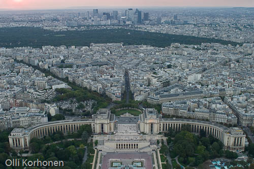 Pariisi, Trocadero ja Palais de Chaillot Eiffel-tornista nähtyinä. Lintuperspektiivi.