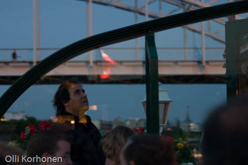 Pariisi, iltahämärässä Seinen jokilaivalla. Bateau mouche.