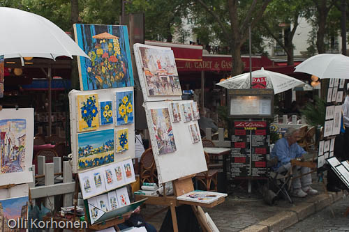 Pariisi, Place du Tertre -aukion taidekojuja.