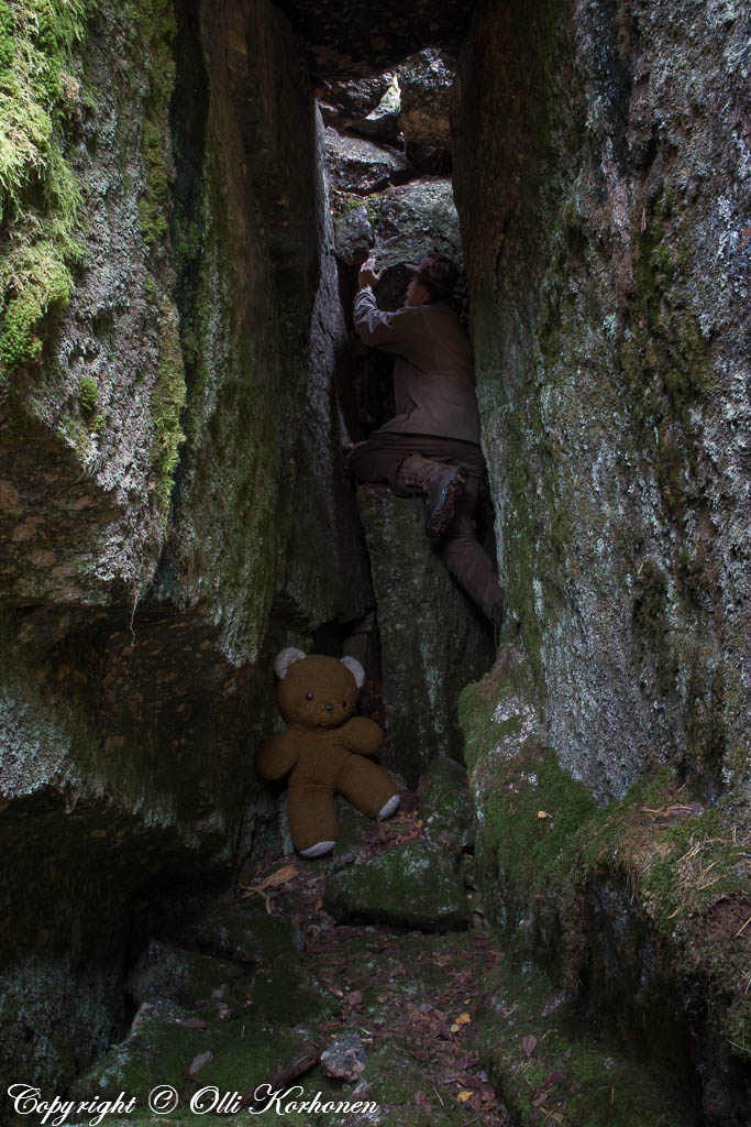 hylätty nalle,abandoned teddy bear,luola,rakoluola