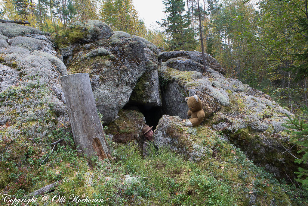 hylätty nalle,abandoned teddy bear,luola,rakoluola