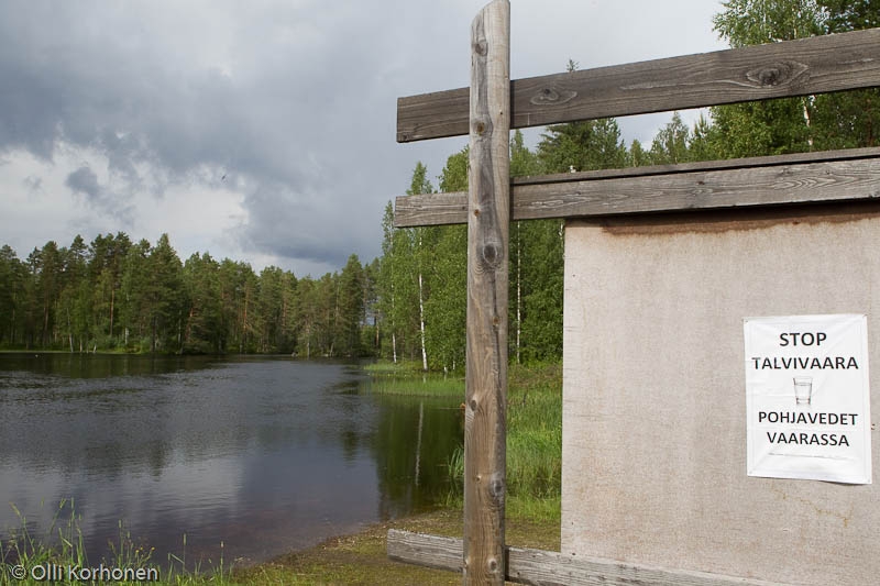 Stop Talvivaara -kyltti Jyrkänkoskella.