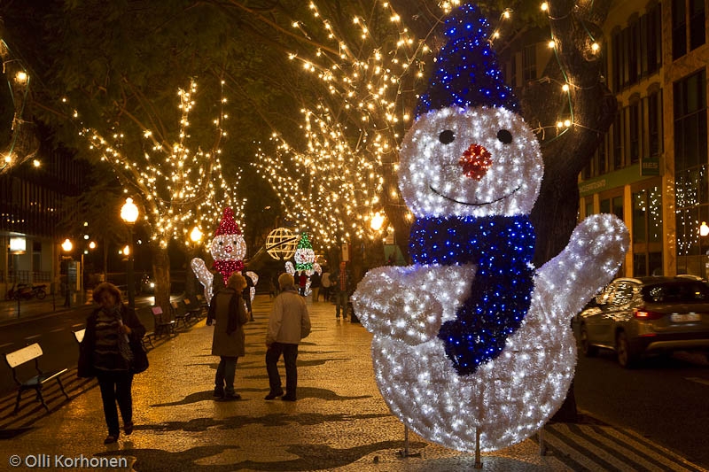 Lumiukko, jouluvalot, Avenida Arriaga, Funchal, Madeira.