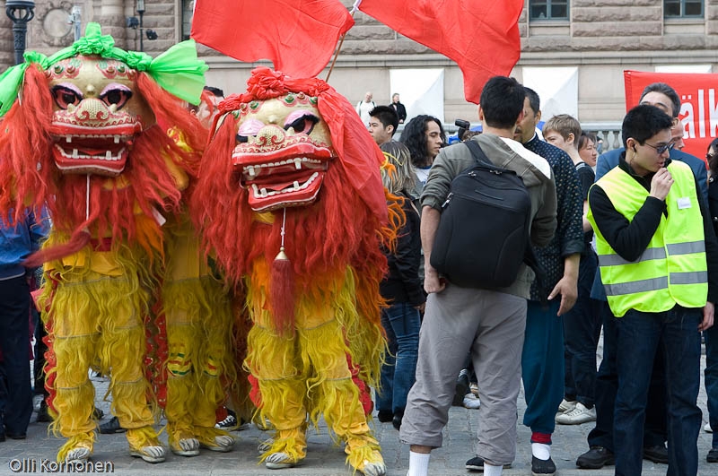 Lohikäärmeitä, mielenosoitus Kiinan puolesta Tukholmassa, 2008