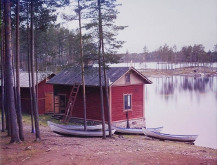 Saimaan rantaa värikuvassa sata vuotta sitten.