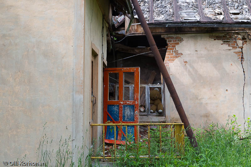 abandoned-teddy-bear-2012-6256-size-4896-x-3264