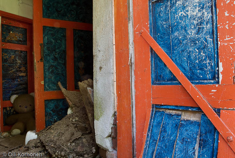 abandoned-teddy-bear-2012-6404-size-4825-x-3264_0