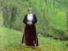 Armenialainen nainen kansallispuvussa.