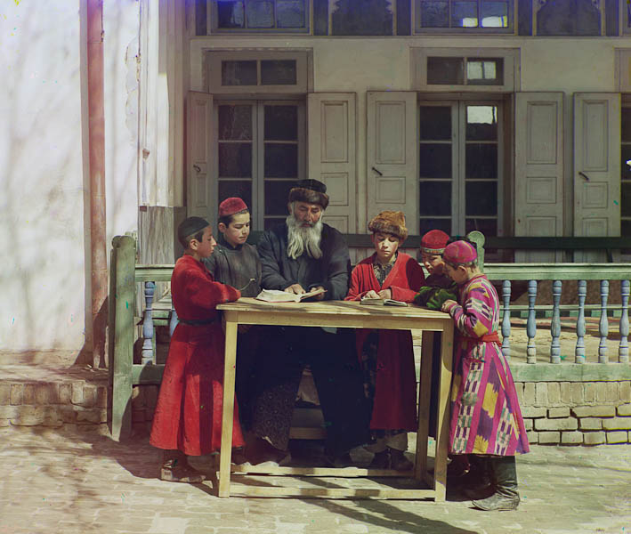 Opettaja ja ryhmä juutalaislapsia. Samarkand,  nykyisessä Uzbekistanissa.