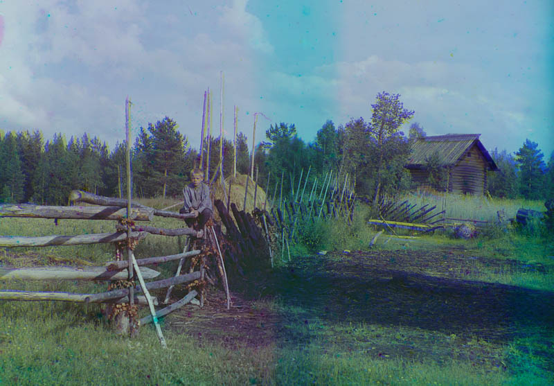 Nuori poika istuu riukuaidalla, Suunujoki