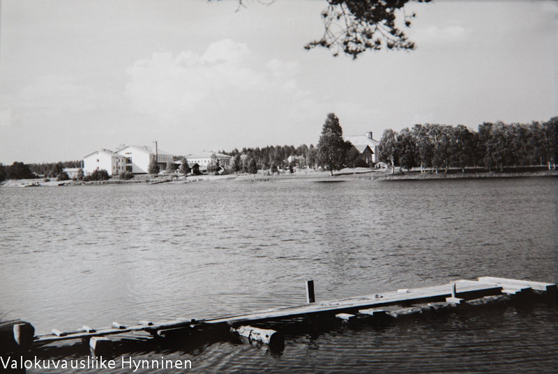 Näkymä Sotkamosta, 1960-luku, Valokuvausliike Hynninen.