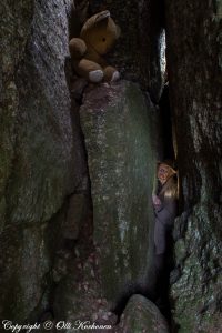 hylätty nalle,abandoned teddy bear,luola,rakoluola